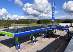 Salon Kivihovissa on parhaillaan käynnissä Hesburgerin uusin aurinkoenergiaprojekti. Kivihovin alueelle asennetaan yli 670 aurinkopaneelia.