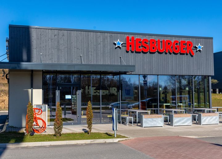 Tänä vuonna Hesburger juhlii pyöreitä vuosia kahdella markkina-alueella. Ketju on toiminut Virossa jo 30 vuoden ajan, sillä ensimmäinen Viron ravintola avattiin vuonna 1996.