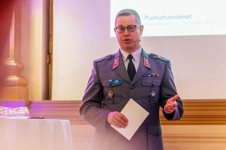 For overall national defense, cyber resilience must be in shape throughout the supply chain, said Tero Solante, Chief Digital Officer of the Finnish Defence Forces, at DNA's business event.