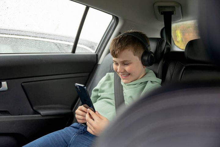 Are you worried about your child's social media use? Here’s some expert advice on phone settings