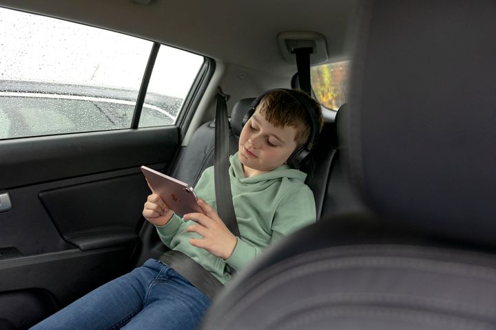 If the field landscapes that are flashing by cannot maintain the interest of the back-seat passengers for the entire journey, they might resort to watching a movie, series or sports on their smart device.