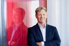 DNA:n yritysliiketoiminnan verkko- ja pilvipalveluiden johtaja Kaapro Kanto.