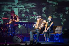 Piaf! The Show kertoo Pariisin varpusen uskomattoman elämäntarinan hänen unohtumattomien laulujensa kautta.