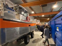 EMSAn edustajat vierailivat alkuvuonna 2023 Porvoon öljyntorjuntavarikolla, jota Lamor on operoinut vuodesta 2019.