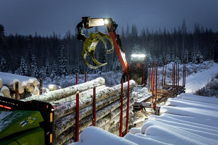 Yhteiskunnan toimintavarmuuden kannalta raskaan liikenteen kustannustehokas, turvallinen ja ennakoitava toiminta on kriittinen edellytys. Kuvituskuva.
