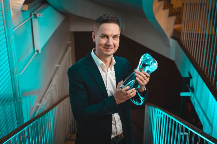 ICEYE:n perustajat ja maailmanmenestykseen johtaneet Rafal Modrzewski ja Pekka Laurila (kuvassa) ovat Vuoden Ohjelmistoyrittäjä 2025 -palkinnon voittajat. Kuva: Mikke Pöyhönen, Photomikke