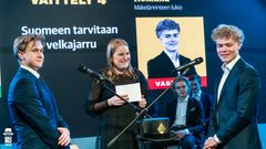 Joona Hytönen Ressun lukiosta puolusti väitettä "Suomeen tarvitaan velkajarru". Vastaan oli parhaana väittelijänä palkittu Aaro Heikkilä, Mäkelänrinteen lukio.