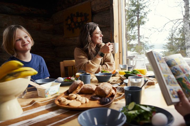Mökin tarjoama mahdollisuus laittaa itse ruokaa helpottaa lomabudjetin hallintaa.