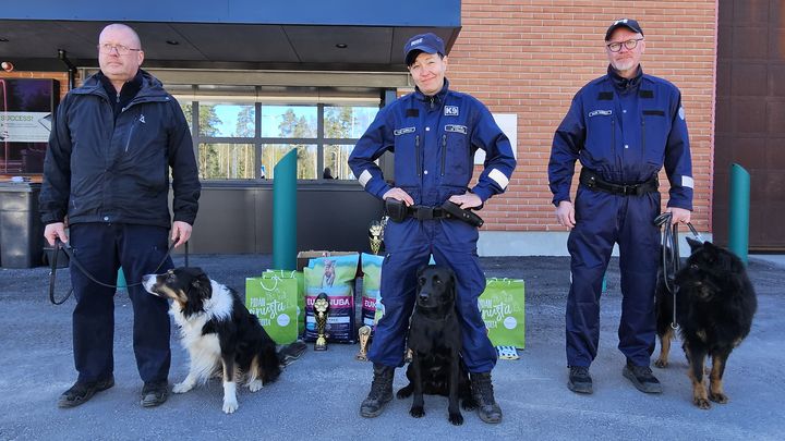 Kilpailut voitti Turun vankilan Kira ohjaajansa Heidi Vänskän kanssa.