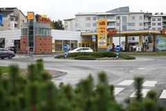 Moottorikäyttöisellä ajoneuvolla ajo kielletty -liikennemerkkejä lisäkilpineen esitetään sijoitettavaksi Järveläntien kiertoliittymän yhteyteen, josta ajorajoitusalue alkaa.
