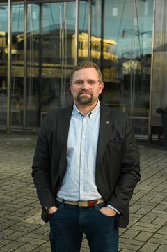 Toni Forsblomia ehdotetaan kaupunginhallituksen puheenjohtajaksi.