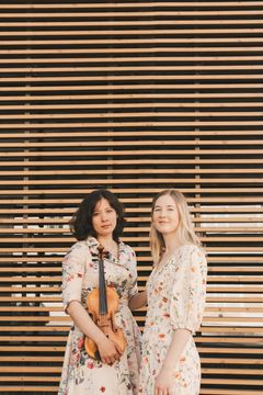 Kävelykonsertissa esiintyvät ensi kesänä pianisti Josefin Kavén ja viulisti Alexandra Gribanova.