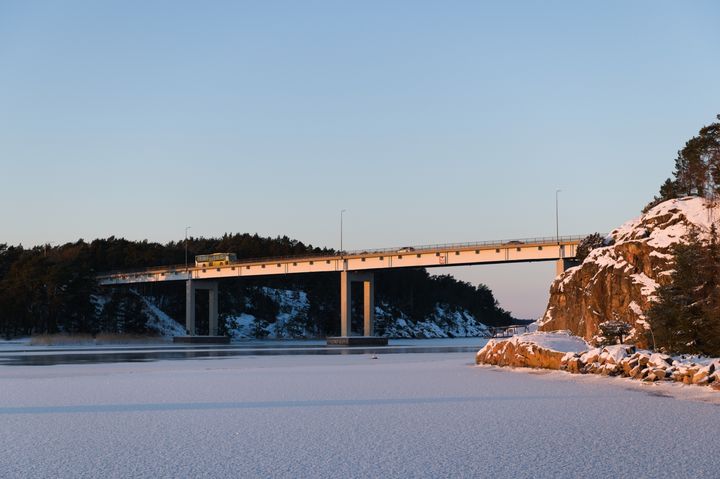 Särkänsalmen silta vie saaristoon.