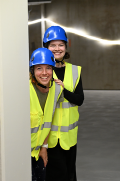 Yhteisötaideprojektin ohjaajat.