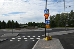 Ruonan yhdystien ja Rautakadun kiertoliittymä kuvattuna Ruonan yhdystieltä, Armonlaaksontien suunnasta.