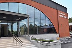 Kalevanniemen liikuntahalli ulkoa kuvattuna