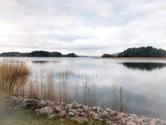 Merimaisemaa kuvattuna rannalta.