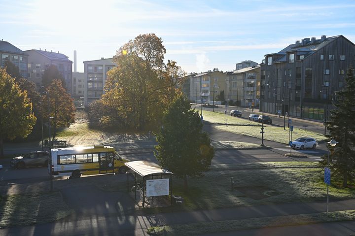 Aurinkotien ja Tuulensuunkadun risteysalue Naantalissa.