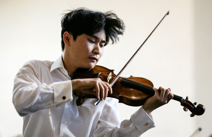 Yleisön kesällä 2023 ihastuttanut Sibelius-viulukilpailun voittaja Inmo Yang palaa Naantaliin tulevana kesänä.