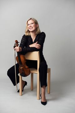 Naantalin Musiikkijuhlien taiteellinen johtaja, viulisti Elina Vähälä Kuva: Elina Simonen