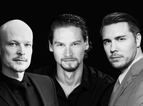 Kolme baritonia: Ville Rusanen, Aarne Pelkonen ja Kristian Lindroos Naantalin Musiikkijuhlien päätöskonsertissa 14.6.2025 klo 18 Naatalin kirkossa.