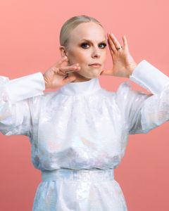 13.6. klo 14 Kultarannan Puistokonsertin solisti Aili Ikonen