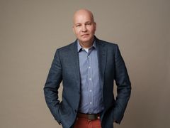 Kim Väisäsen Paskaa politiikkaa -teos ilmestyy tammikuussa 2027
