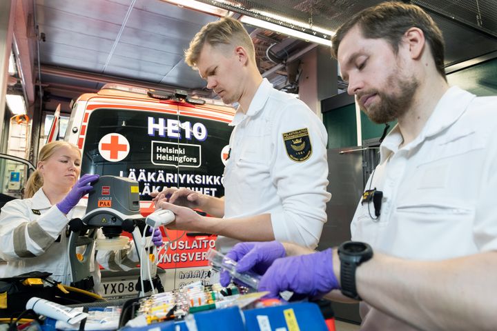 Granskning av läkarenhetens utrustning på morgonen