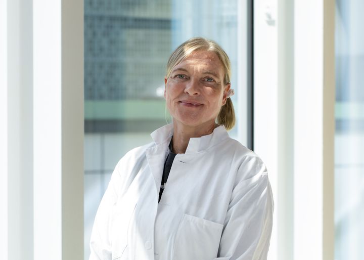 Specialistläkaren i infektionssjukdomar Marjo Kivelä-Rajamäki vid HUS Inflammationscentrum