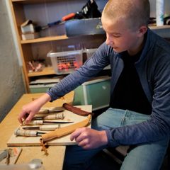 Nuorempien sarjassa toiseksi sijoittunut 15-vuotias Aaro Väisänen valmistaa ja myy puukkoja. 4H-yritys Väisäsen verkkosivuilla on vieraillut vuonna 2023 yli 16 000 kävijää.