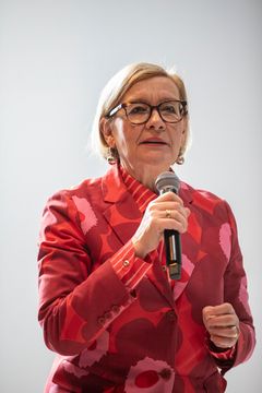 Eduskunnan 1. varapuhemies Paula Risikko avasi 4H:n edustajakokouksen.