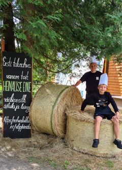 Peipsin 175 kilometriä pitkä ruokakatutapahtuma tarjoaa nimensä mukaisesti pop-up -ravintoloita ja paikallisia herkkuja Vasknarvasta Saaboldaan.
