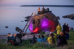 Viru Folk on koko perheen festivaalina tarjonnut elämyksiä Pohjolan ja Baltian sekä muiden virolaisille läheisten kansojen musiikin ystäville jo vuodesta 2008. Lahemaalla, Käsmun rannikkokylän luonnon helmassa esitellään eri kulttuureja aina teemavuoden mukaan. Esiintymässä myös virolaisia hyvän tuulen muusikkoja ja ajankohtaisia yhtyeitä.