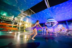 Atlantis H2O Aquapark -vesipuistossa Viimsissä, ihan Tallinnan kupeessa, on tarjolla syysloman hauskimmat liu’ut ja laitteet perheen pienille vesipedoille.