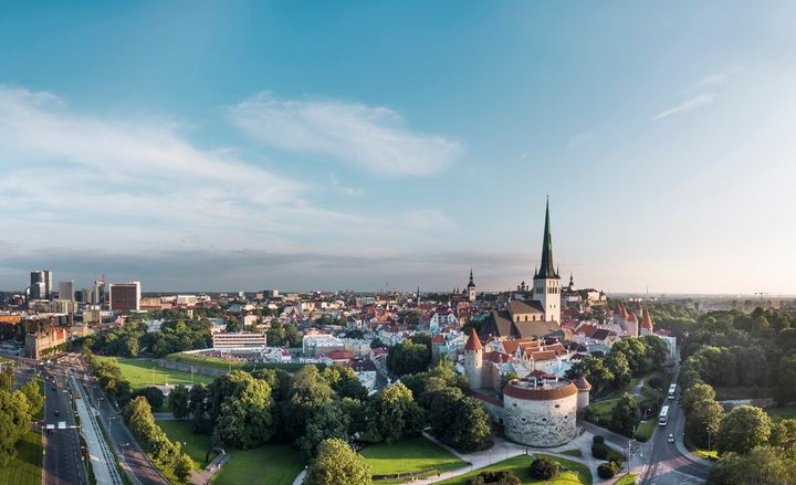 Viro on suomalaismatkailijoiden suosikkikohde muun muassa sen tarjoamien monipuolisten ravintola- ja ostoskokemusten ansiosta. Suomalaiset ovatkin ehtineet vierailla Virossa tammi-elokuussa 2023 jo lähes miljoona kertaa.