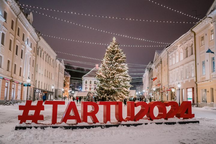 Tartto valmistautuu Euroopan kulttuuripääkaupunkivuoteen. Viron toiseksi suurin kaupunki ja koko Etelä-Viron alue on rakentanut kattavan ohjelman, jossa on yli 1000 tapahtumaa kaikenikäisille. Helsingissä Euroopan kulttuuripääkaupunki 2024 esittäytyy keskuskirjasto Oodissa torstaina 16. marraskuuta kaikille avoimessa yleisötapahtumassa sekä viikonloppuna 18. ja 19. marraskuuta Martin markkinoilla Kaapelitehtaalla.