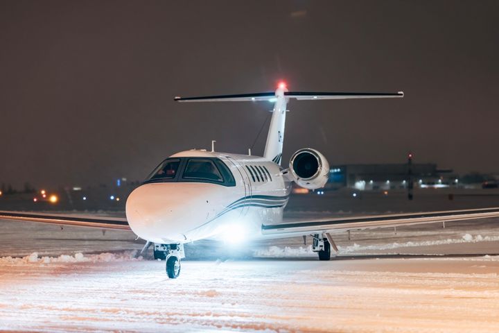 Yhdysvalloissa valmistettu Cessna Citation CJ4 on omassa luokassaan yksi maailman suorituskykyisimmistä liikelentokoneista. Helsinki Citycopter voi uudella koneellaan operoida koko Euroopan alueella ja tarjota asiakkailleen aiempaakin monipuolisempaa palvelua. Lentotoiminnan lisäksi suomalaisyhtiö myös kouluttaa lentäjiä vastaamaan ilmailun tulevaisuuden tarpeisiin ja vaatimuksiin. Kuva: Helsinki Citycopter