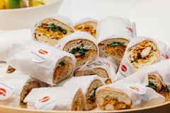Sub Sandwich toimii alustana monenlaiselle aterialle. Sen voi täyttää oman maun mukaan ruokaisaksi brunssiksi, helpoksi lounaaksi, käteväksi välipalaksi tai tuhdiksi ateriaksi.