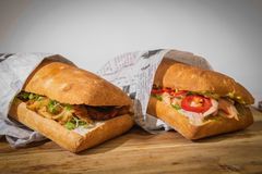 Mestarikoulu-kilpailun yhteistyökumppani leipomoyhtiö Vaasan palkitsi Keudassa opiskelevat Yuliia Bodenkon ja Hanna Shevchenkon paras street food -palkinnolla. Ukrainalaiset hakivat inspiraatiota Sub Sandwichien täytteisiin uuden kotimaansa makumaailmasta. Kokkiopiskelijoiden mukaan kirjolohi ja Härkis ovat tulleet Suomessa hyvinkin tutuiksi, joten pääraaka-aineiden valinta oli helppoa.