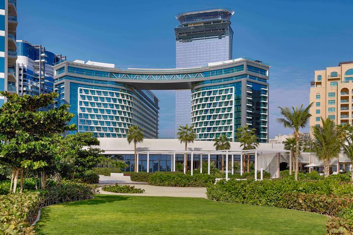 NH Collection Hotels & Resorts on yksi Minor Hotelsin brändeistä. Kuvassa NH Collection Dubai The Palm -hotelli.