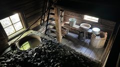 Lammasmäen saunakylän suomalainen parvisauna. Kuva: Samuel Sorainen