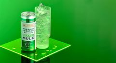 Helsinki Cocktail Ginger Mule on klassinen Mule-drinkki, jossa kansainvälisesti palkittu Helsinki Dry Vodka yhdistyy täydellisesti inkivääriin ja raikkaaseen limeen. Tinkimättömän laadun ystäville suunnatut Helsinki-cocktailit ovat valmiita nautittavaksi sellaisenaan tai lasista jäiden kanssa.