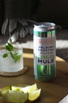 Helsinki Cocktail Ginger Mule on klassinen Mule-drinkki, jossa kansainvälisesti palkittu Helsinki Dry Vodka yhdistyy täydellisesti inkivääriin ja raikkaaseen limeen. Tinkimättömän laadun ystäville suunnatut Helsinki-cocktailit ovat valmiita nautittavaksi sellaisenaan tai lasista jäiden kanssa.