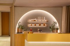 Usva by Terhen Spa ja NH Collection Helsinki Grand Hansa tarjoavat aidon mahdollisuuden sukeltaa syvälle suomalaisen saunakulttuurin ytimeen yhdistäen ikiaikaiset hoitoperinteet ja modernin hyvinvointiajattelun. Hyvinvointikeskus on avoinna myös kaupunkilaisille ja muille vieraille, ei vain hotellin asiakkaille.
