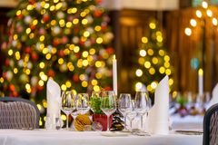 Jouluaattona Hansa Café Bar & Brasserie kutsuu nauttimaan kolmen ruokalajin jouluaaton illallismenusta, joka tekee juhlapäivästä vaivattoman ja unohtumattoman. Menussa kohtaavat suomalaisen joulun rakastetuimmat maut ja moderni fine dining.