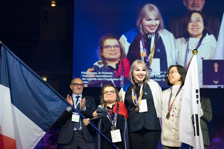 Suomi menestyi hienosti vuoden 2023 Abilympics Metz -kilpailussa saavuttaen yhden kullan ja neljä hopeaa. Kuvassa kultamitalisti Saga Naumanen. Kuva: Skills Finland / Juha Nurminen.