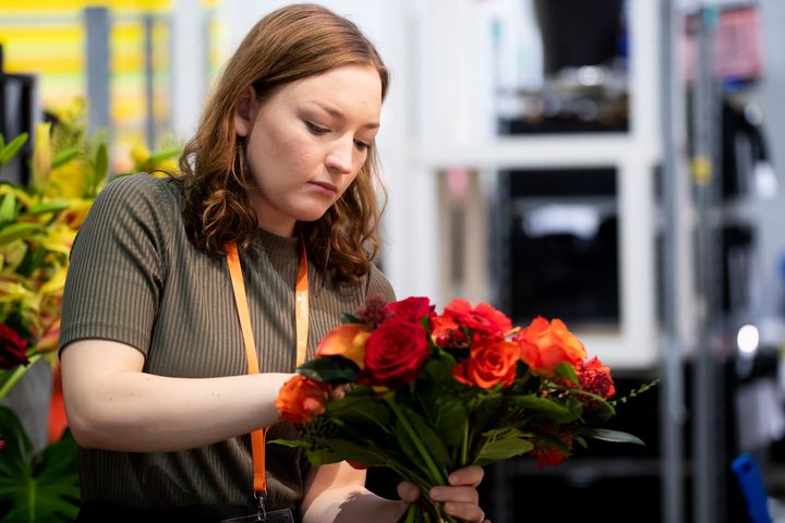 I Mästare tävlar Finlands bästa framtida yrkeskunniga i uppgifter som mäter färdigheter inom sina egna yrkesområden. Under de tre tävlingsdagarna utförs flera yrkesrelaterade arbeten eller en större uppgift.
