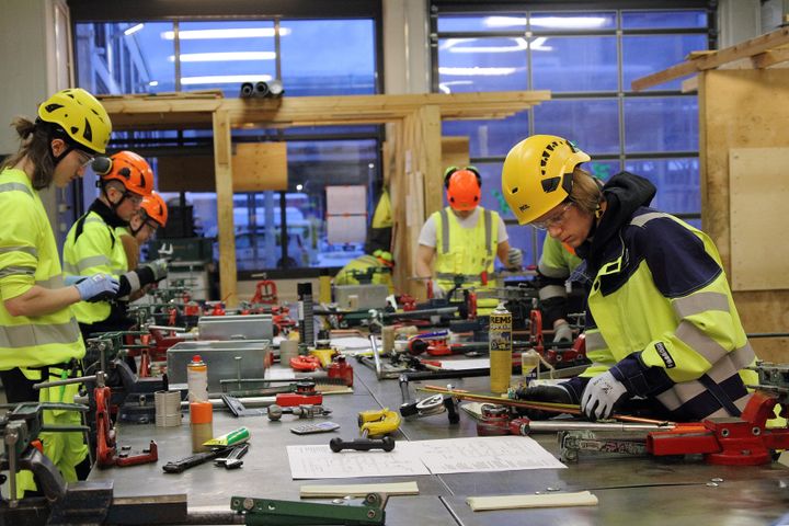 Taitaja-semifinaalit järjestetään ammatillisissa oppilaitoksissa ympäri Suomen. Kuva vuoden 2024 semifinaalista Koulutuskuntayhtymä OSAOsta Oulusta. Kuva: Jouni Ylisuutari.