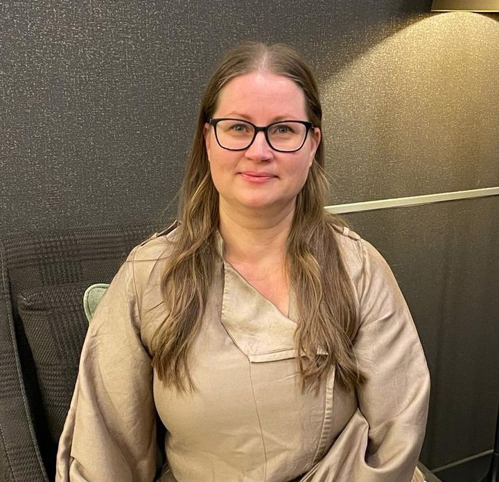 Turun kauppakamarin ICT-teko-tunnustus myönnettiin Sosiaalipalvelusäätiö Ote sr:lle ansioistaan erityisesti nuorten työllistymisen ja teknologisen osaamisen edistämiseksi. Tunnustus luovutettiin ICT 2024 -tilaisuudessa 7.3. Kuvassa Ote-säätiön toimitusjohtaja Tanja Vanharanta.