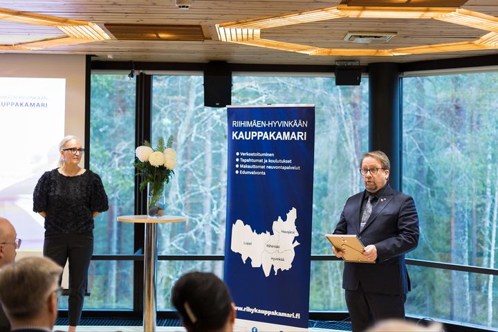 Riihimäen-Hyvinkään kauppakamarin Vuoden johtaja 2025 huomionosoitus jaettiin syyskokouksessa 05.12.2025 Jarmo Laukkaselle.